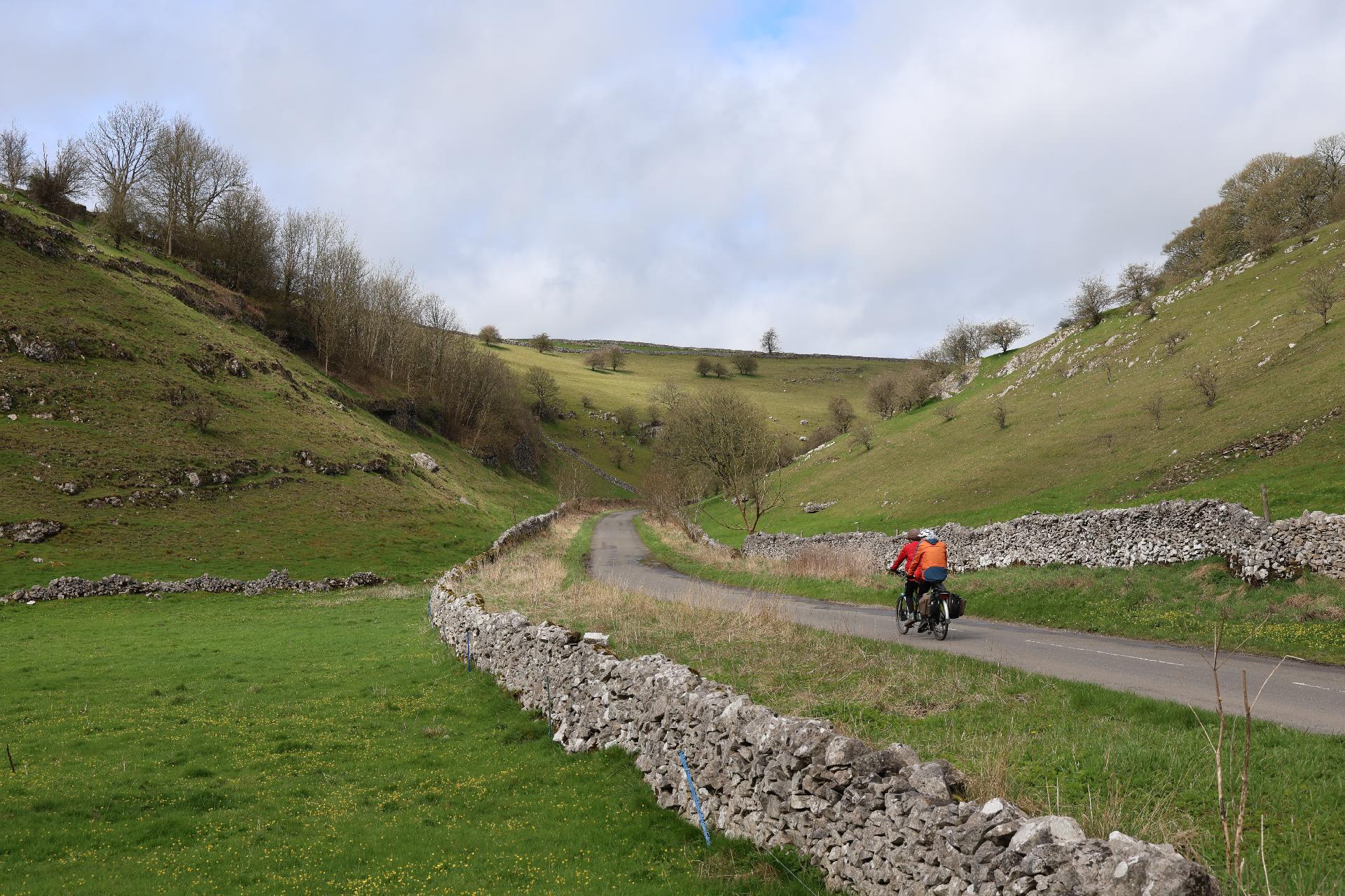 Heading to Parsley Hay from Hartington